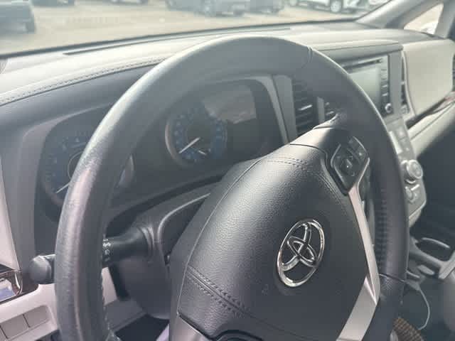 Thumbnail: 2020 Toyota Sienna - 6