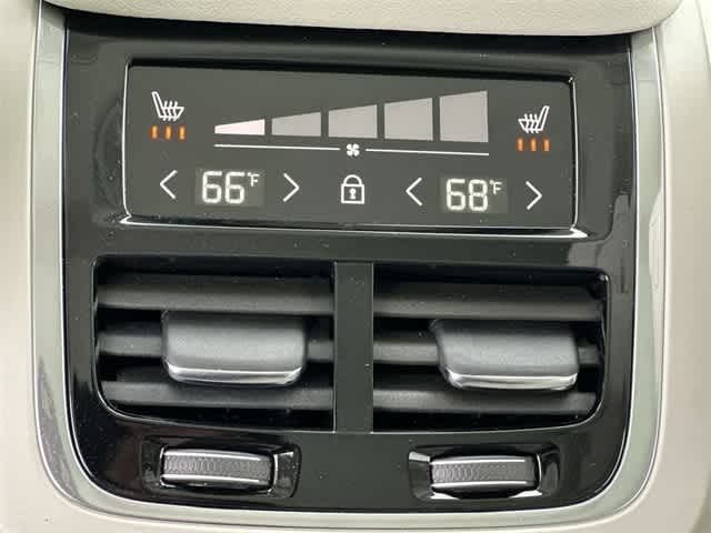 Thumbnail: 2025 Volvo XC90 - 20