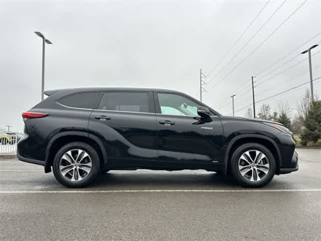 Used 2021 Toyota Highlander Hybrid XLE SUV