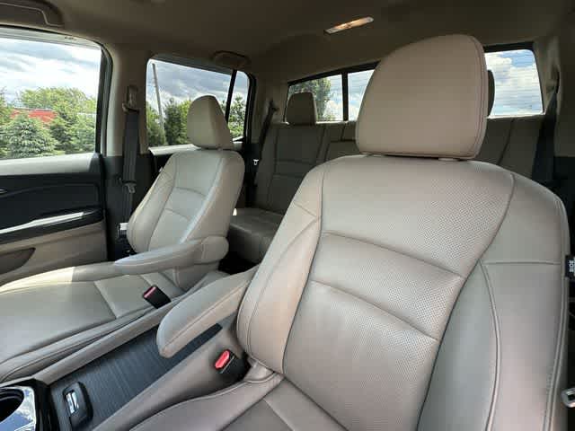 Thumbnail: 2019 Honda Ridgeline - 17