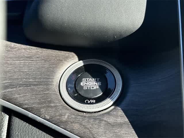 Thumbnail: 2022 Jeep Grand Cherokee - 11