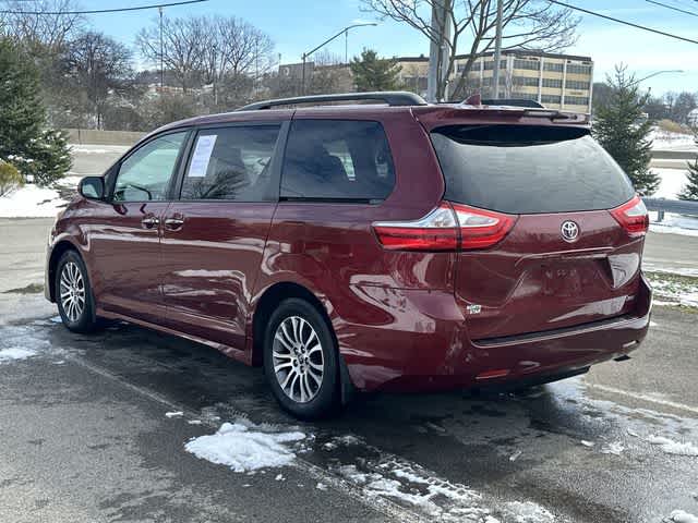 Thumbnail: 2018 Toyota Sienna - 23