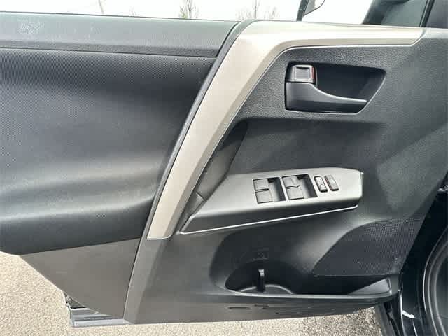 Thumbnail: 2018 Toyota RAV4 - 14