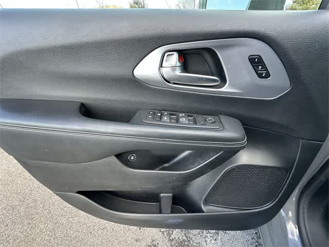 Thumbnail: 2022 Chrysler Pacifica - 15