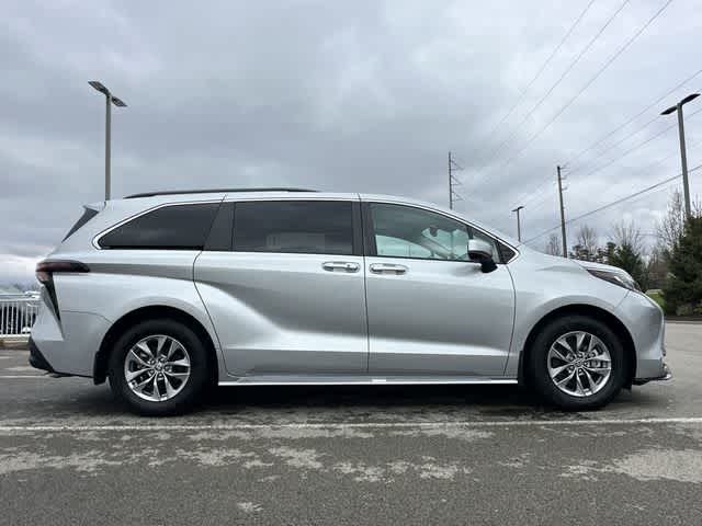 Thumbnail: 2023 Toyota Sienna - 3