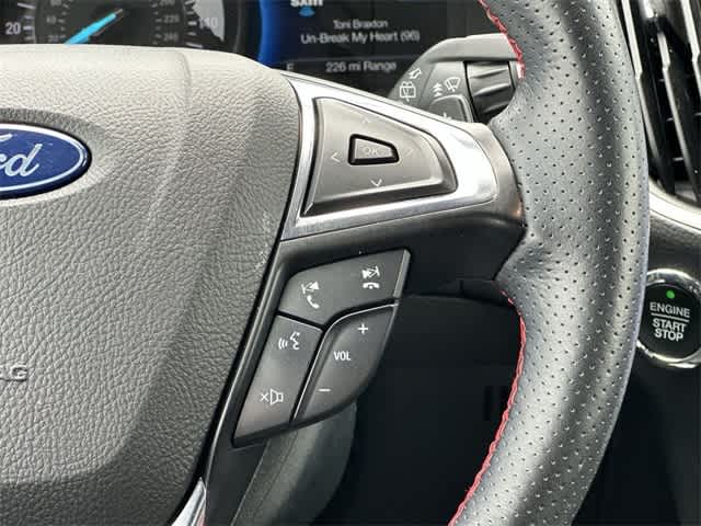 2022 Ford Edge  10