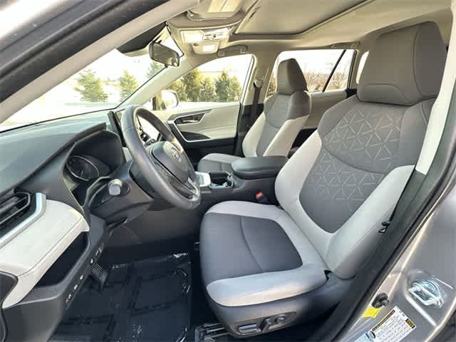 Thumbnail: 2021 Toyota RAV4 - 17