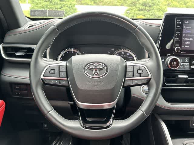 Thumbnail: 2022 Toyota Highlander - 8
