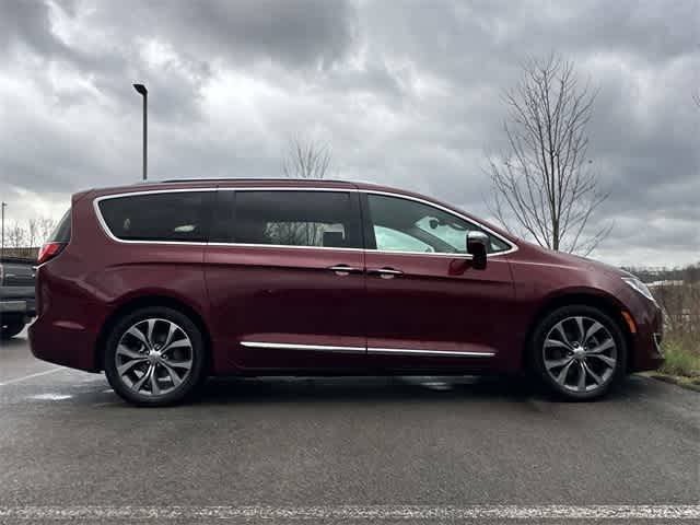 2017 Chrysler Pacifica Limited photo 4