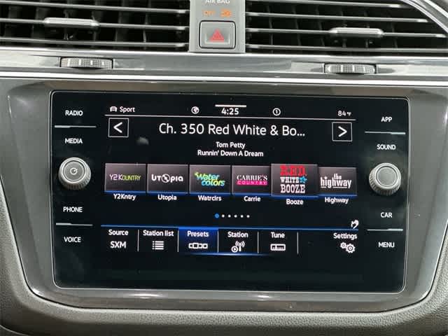 Thumbnail: 2022 Volkswagen Tiguan - 12