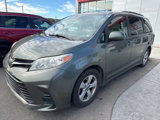 Thumbnail: 2018 Toyota Sienna - 1