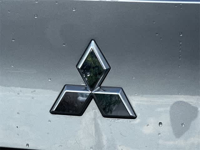 Thumbnail: 2023 Mitsubishi Outlander - 16