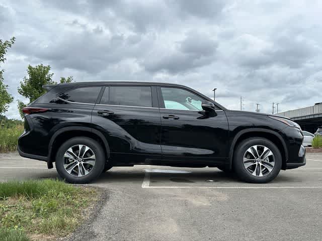 Thumbnail: 2024 Toyota Highlander - 3