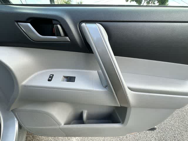 Thumbnail: 2012 Toyota Highlander - 22