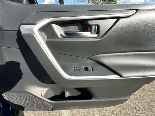 Thumbnail: 2022 Toyota RAV4 - 23