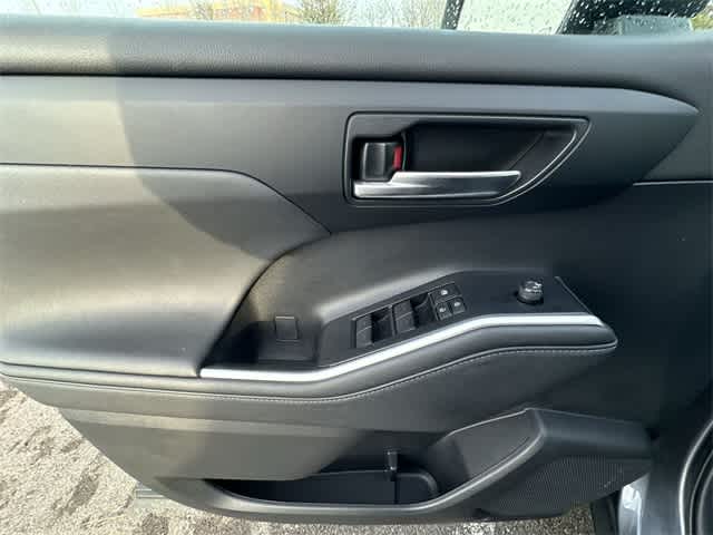 Thumbnail: 2023 Toyota Highlander - 17