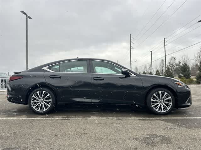 Thumbnail: 2021 Lexus ES - 2