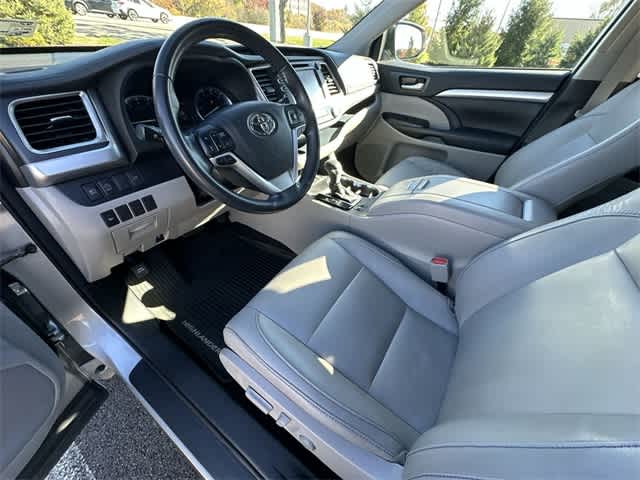 Thumbnail: 2018 Toyota Highlander - 17