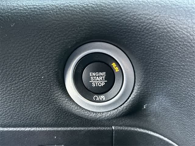 Thumbnail: 2022 Chrysler Pacifica - 10