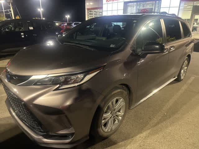 Thumbnail: 2022 Toyota Sienna - 2