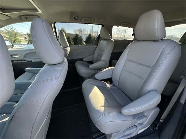 Thumbnail: 2020 Toyota Sienna - 19