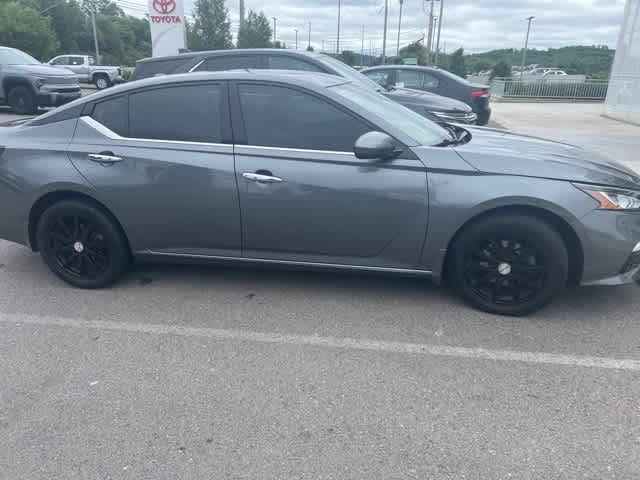 Thumbnail: 2020 Nissan Altima - 3