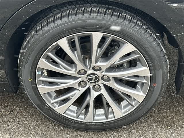 Thumbnail: 2021 Lexus ES - 4