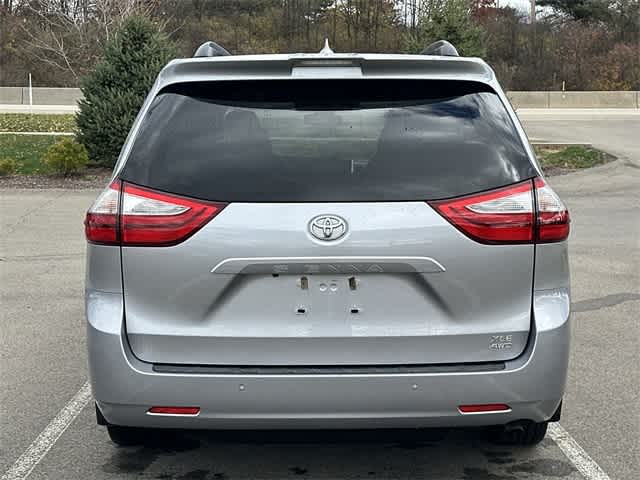 Thumbnail: 2018 Toyota Sienna - 4