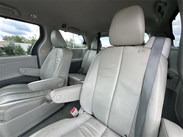 Thumbnail: 2013 Toyota Sienna - 15