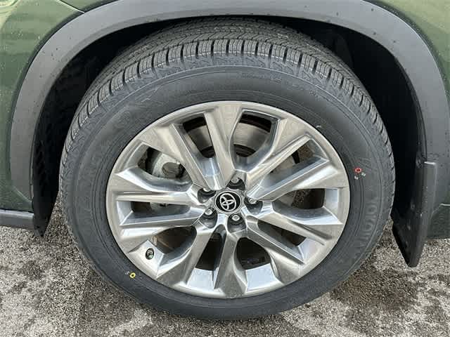 Thumbnail: 2023 Toyota Highlander - 5