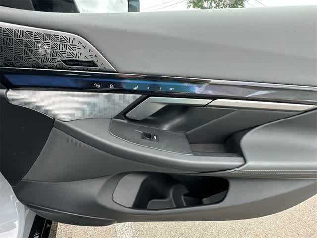 Thumbnail: 2024 BMW i5 - 24