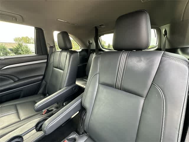 Thumbnail: 2017 Toyota Highlander - 18