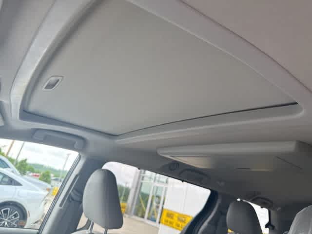 Thumbnail: 2020 Toyota Sienna - 8