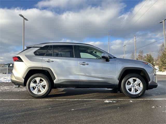 Thumbnail: 2021 Toyota RAV4 - 3