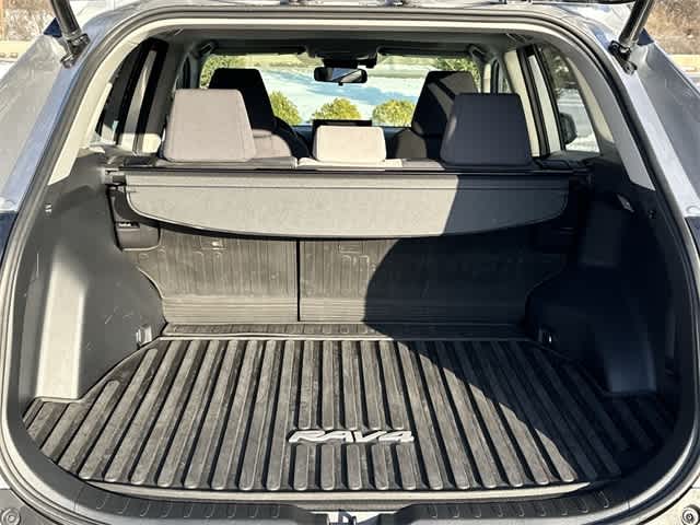 Thumbnail: 2021 Toyota RAV4 - 25