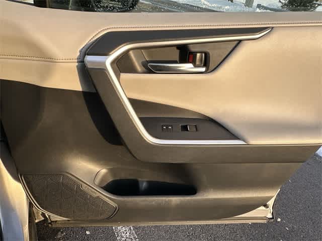 Thumbnail: 2019 Toyota RAV4 - 23