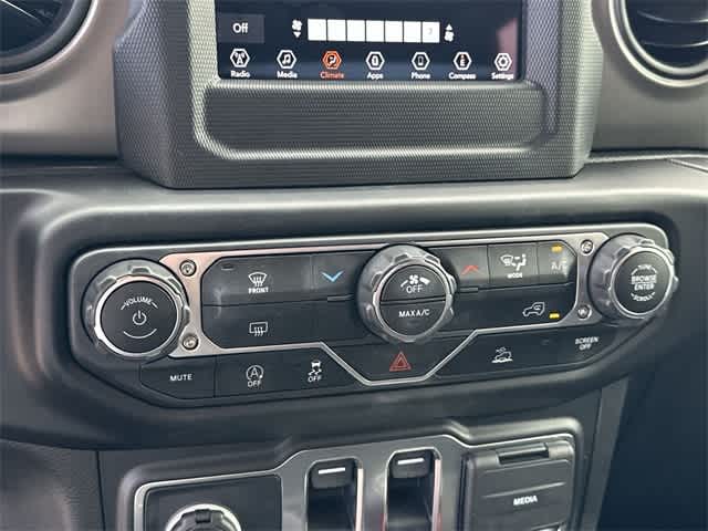 Thumbnail: 2022 Jeep Wrangler - 16