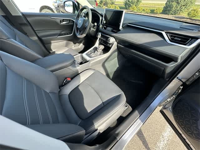 Thumbnail: 2025 Toyota RAV4 - 21