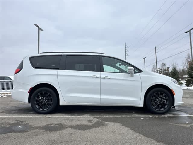 Thumbnail: 2021 Chrysler Pacifica - 3