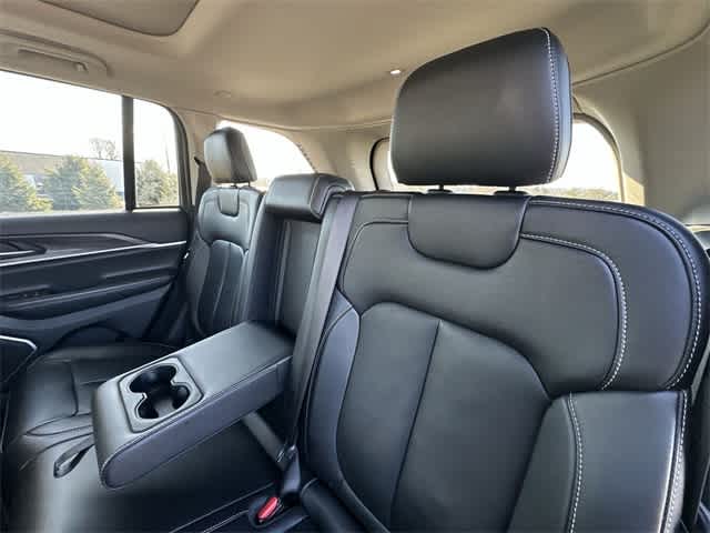 Thumbnail: 2022 Jeep Grand Cherokee - 18