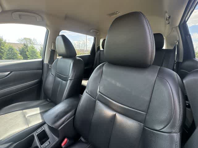 Thumbnail: 2016 Nissan Rogue - 15