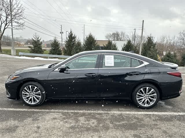 Thumbnail: 2021 Lexus ES - 2