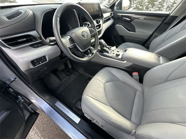 Thumbnail: 2024 Toyota Highlander - 16