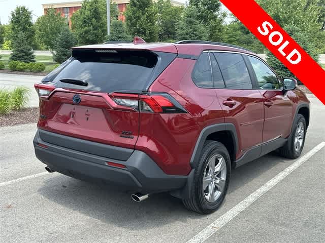 2022 Toyota RAV4 XLE 32