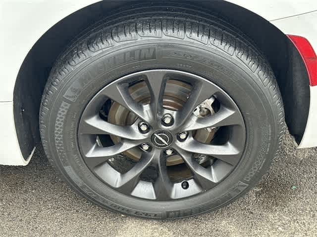 Thumbnail: 2021 Chrysler Pacifica - 5