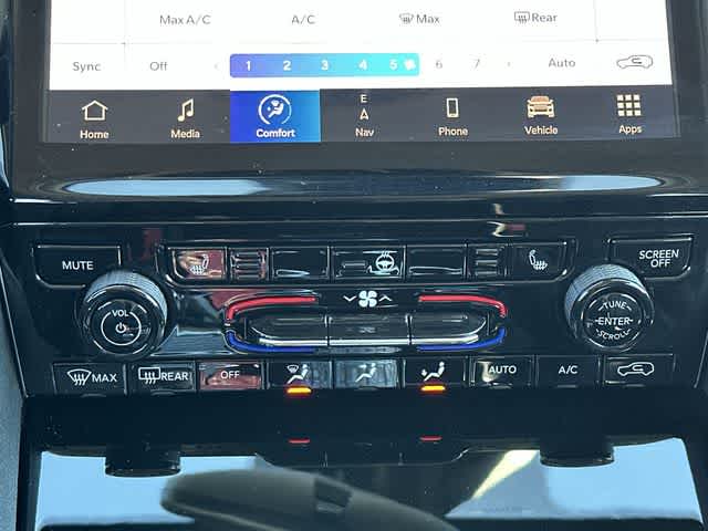 Thumbnail: 2023 Jeep Grand Cherokee - 16