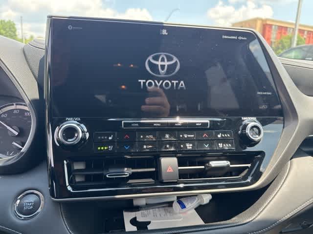Thumbnail: 2022 Toyota Highlander - 9
