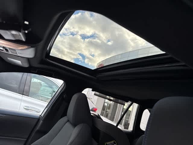 Thumbnail: 2022 Toyota RAV4 - 8