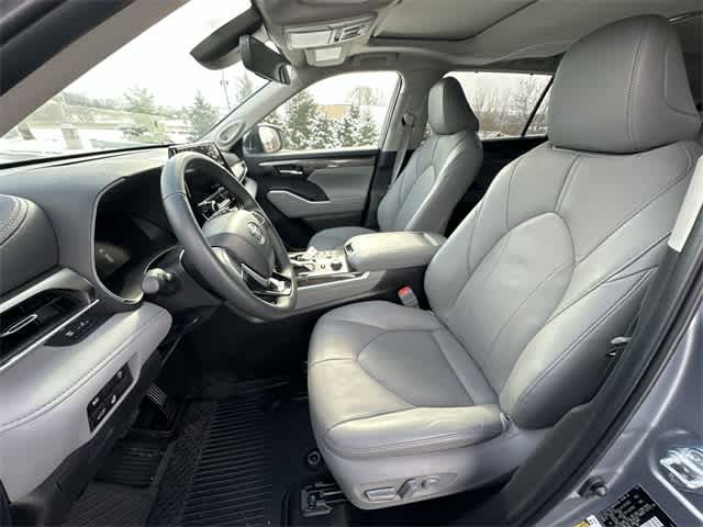 Thumbnail: 2024 Toyota Highlander - 17