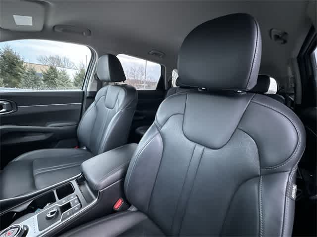 Thumbnail: 2023 Kia Sorento - 17